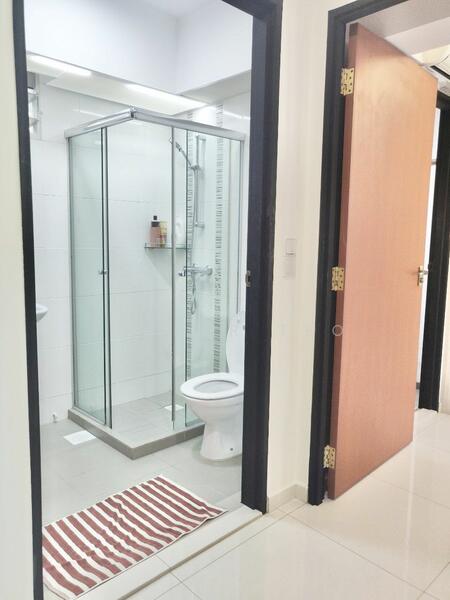 Common bath maining shared with other tenant 
