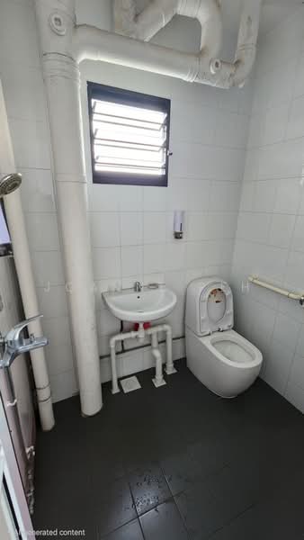 236 Tampines Street 21, 236 Tampines Street 21, 2 Bedrooms, 785 sqft, HDB Flat For Sale, by Joanne Peh, 60145891 - Bathroom - PropertyGuru.com.sg