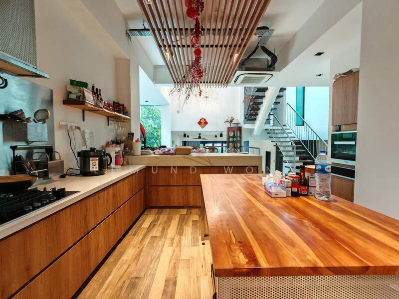For Sale - Huge Semi-D Resort Vibes, Walk to Srgn MRT, 1km to Schools