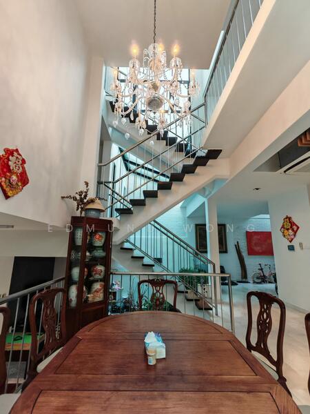 For Sale - Huge Semi-D Resort Vibes, Walk to Srgn MRT, 1km to Schools