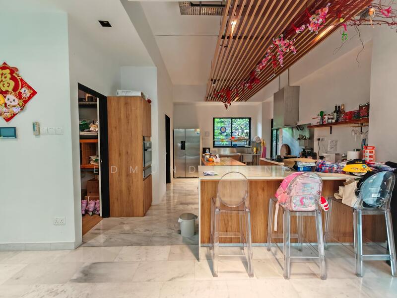 For Sale - Huge Semi-D Resort Vibes, Walk to Srgn MRT, 1km to Schools