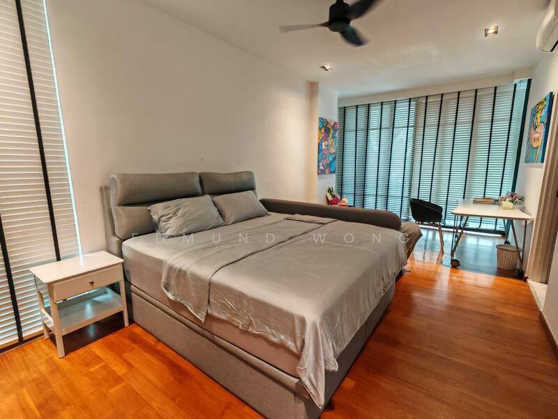 For Sale - Huge Semi-D Resort Vibes, Walk to Srgn MRT, 1km to Schools