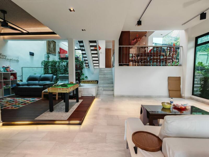 For Sale - Huge Semi-D Resort Vibes, Walk to Srgn MRT, 1km to Schools