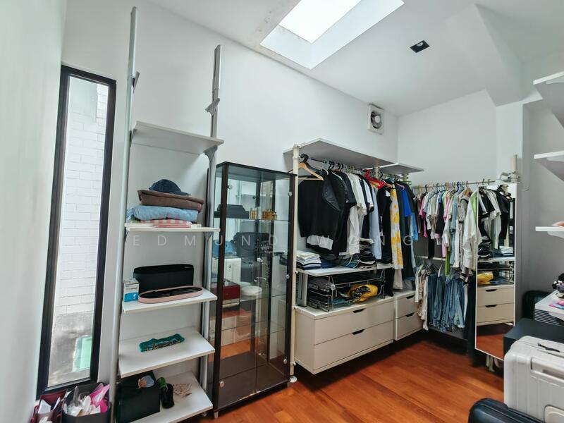 For Sale - Huge Semi-D Resort Vibes, Walk to Srgn MRT, 1km to Schools