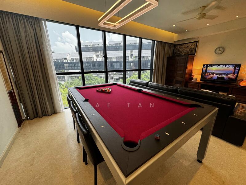 Dining Area (Convertible dining & pool)