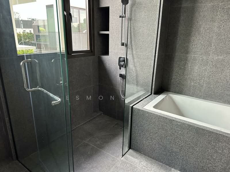 ❤️ Amazing ! D10 New Freehold Landed Semi-Detached 4 Levels with Mezzanine & Private Lift ❤️ Semi-Detached House For Sale at S$ 20,000,000 | PropertyGuru Singapore - Bathroom