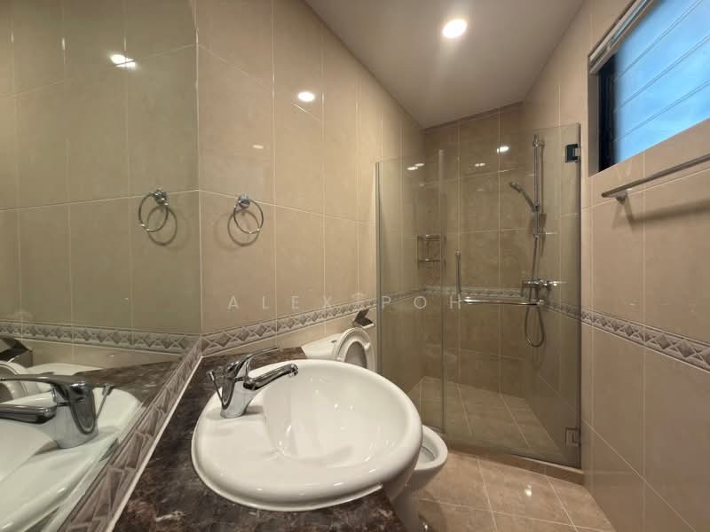 Regency Park, 3 Nathan Road, 3 Bedrooms, 3,175 sqft, Condominium For Sale, by Alex Poh, 60146528 - Bathroom - PropertyGuru.com.sg