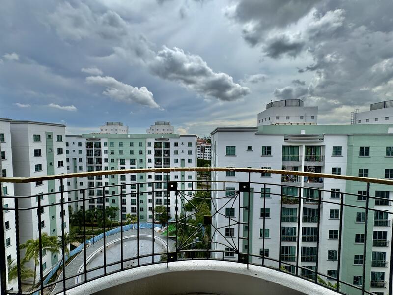 Balcony Quiet pool facing
