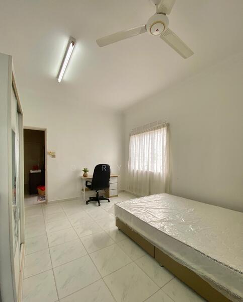 27 JALAN POKOK SERUNAI, JALAN POKOK SERUNAI, Room Rental, 300 sqft, Semi-Detached House For Rent, by Gary Go, 60147567 - Bedroom - PropertyGuru.com.sg