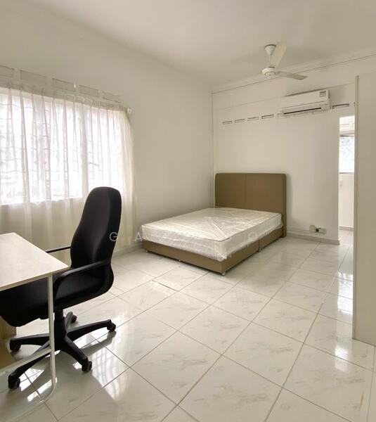 27 JALAN POKOK SERUNAI, JALAN POKOK SERUNAI, Room Rental, 300 sqft, Semi-Detached House For Rent, by Gary Go, 60147567 - Bedroom - PropertyGuru.com.sg