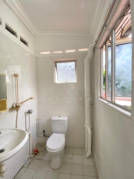 27 JALAN POKOK SERUNAI, JALAN POKOK SERUNAI, Room Rental, 300 sqft, Semi-Detached House For Rent, by Gary Go, 60147567 - Bathroom - PropertyGuru.com.sg