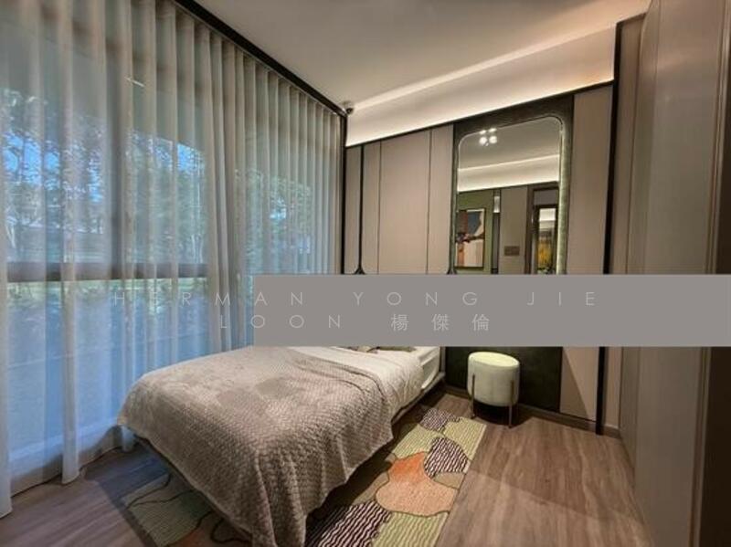 Common bedroom with functional layout