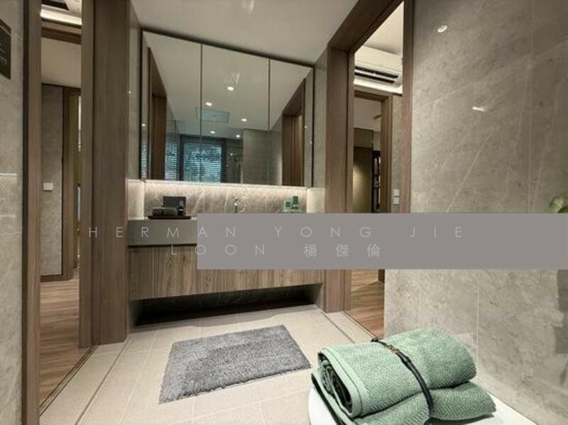 Jack & Jill en suite bathroom adjoining common bedrooms