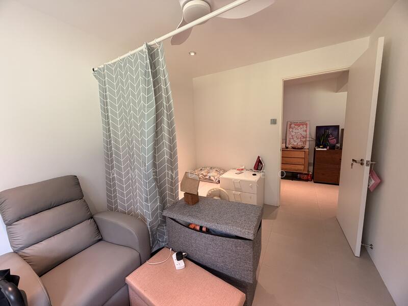 Bedroom/studyroom 