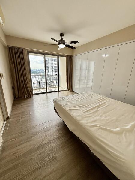 138A Lorong 1A Toa Payoh, 138A Lorong 1A Toa Payoh, 3 Bedrooms, 1,227 sqft, HDB Flat For Rent, by Norman Koh (许启彰）, 60147804 - Huge Master Bedroom with Balcony - PropertyGuru.com.sg