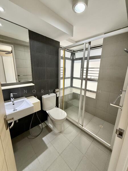 138A Lorong 1A Toa Payoh, 138A Lorong 1A Toa Payoh, 3 Bedrooms, 1,227 sqft, HDB Flat For Rent, by Norman Koh (许启彰）, 60147804 - Master Bathroom - PropertyGuru.com.sg