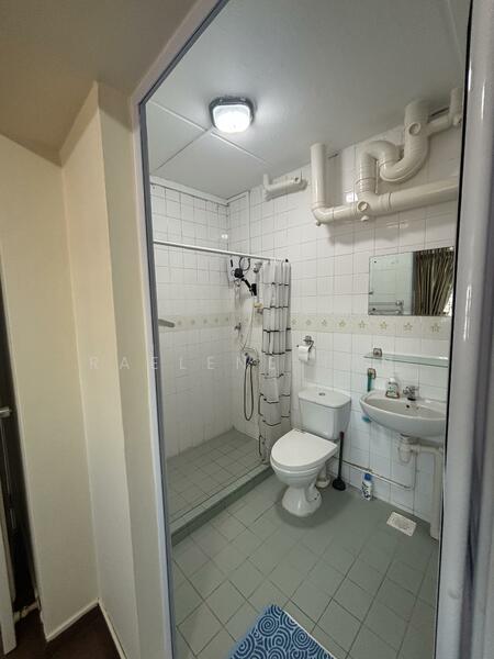 Master room Ensuite bathroom
