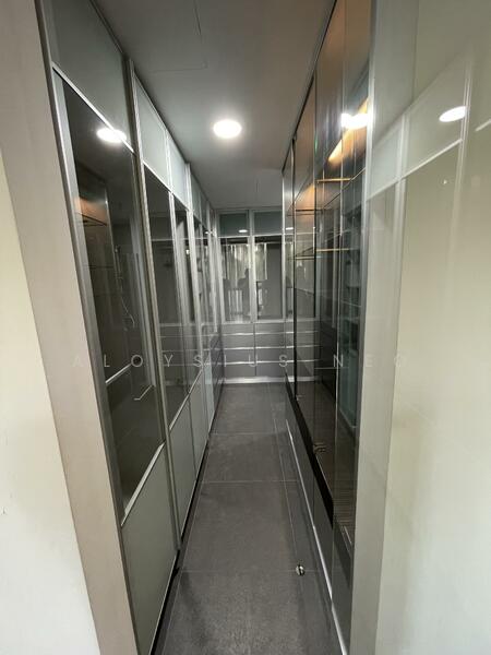 Walk-in Wardrobe
