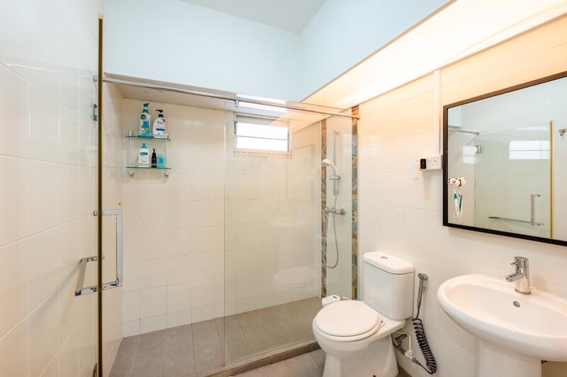 Common bathroom 