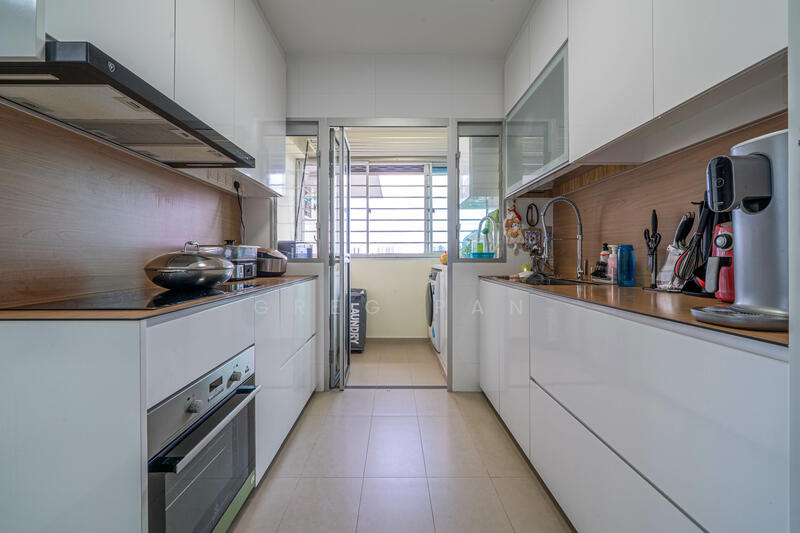 Kitchen/Service Yard