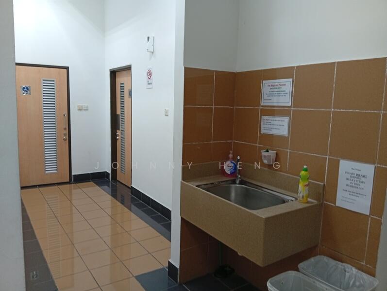 Hudson Technocentre, 16 New Industrial Road, 1,294 sqft, Light Industrial (B1) For Rent, by Johnny Heng, 60148337 - Common restroom - CommercialGuru.com.sg