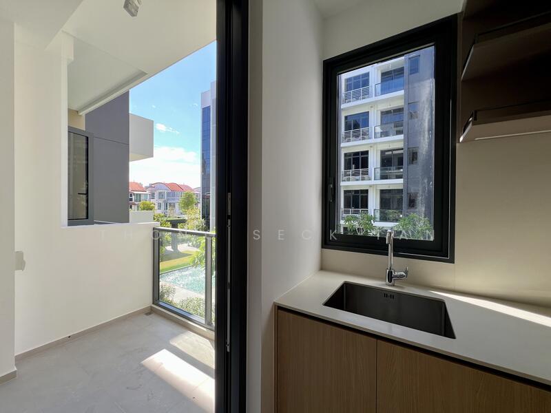 Kitchen with direct access to Balcony
