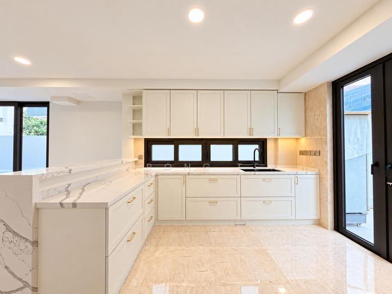 ❤️ D10 | <1KM to NANYANG PRI. WALK TO AMENITIES, Duke Road / Kings Road / Queens Road / Coronation Road, Tanglin / Holland / Bukit Timah, 5 Bedrooms, 7,000 sqft, Semi-Detached House For Sale, by Li Rong Teh, 60148620 - Kitchen - PropertyGuru.com.sg
