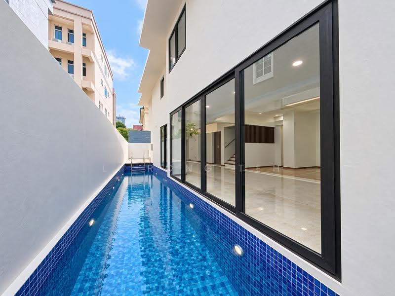 ❤️ D10 | <1KM to NANYANG PRI. WALK TO AMENITIES, Duke Road / Kings Road / Queens Road / Coronation Road, Tanglin / Holland / Bukit Timah, 5 Bedrooms, 7,000 sqft, Semi-Detached House For Sale, by Li Rong Teh, 60148620 - Exterior - PropertyGuru.com.sg