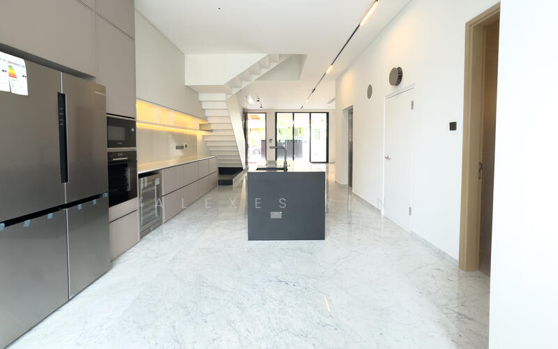 For Sale - Huge Frotange! 1KM to Henry Park! Brand New Inter Terrace