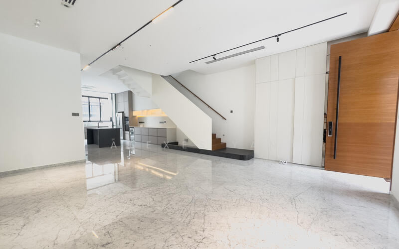 For Sale - Huge Frotange! 1KM to Henry Park! Brand New Inter Terrace