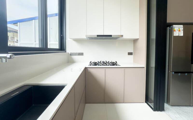 For Sale - Huge Frotange! 1KM to Henry Park! Brand New Inter Terrace