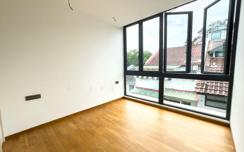 For Sale - Huge Frotange! 1KM to Henry Park! Brand New Inter Terrace