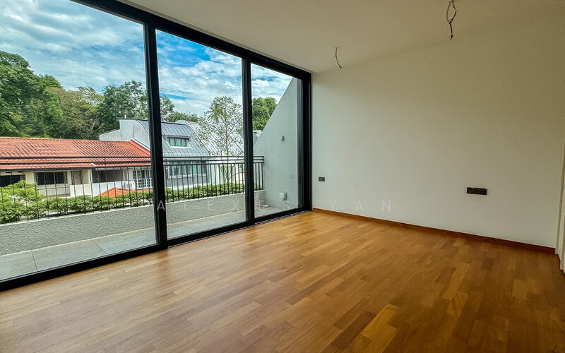 For Sale - Huge Frotange! 1KM to Henry Park! Brand New Inter Terrace