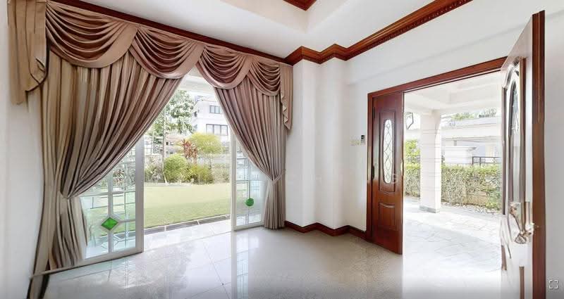 Charming 5+1 Room Bungalow at the Heart of Newton for barely $1200psf!, Newton / Novena, 5 Bedrooms, 5,110 sqft, Bungalow House For Sale, by Willi Ching, 60149072 - Entrance - PropertyGuru.com.sg