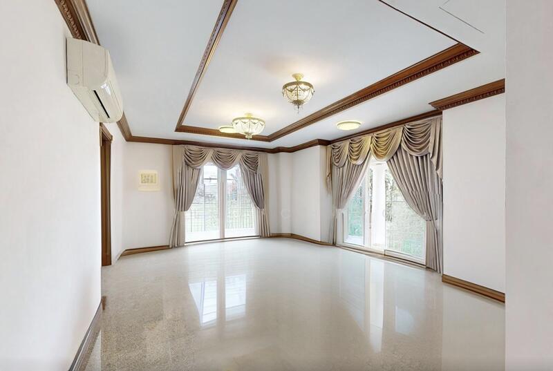 Charming 5+1 Room Bungalow at the Heart of Newton for barely $1200psf!, Newton / Novena, 5 Bedrooms, 5,110 sqft, Bungalow House For Sale, by Willi Ching, 60149072 - Living Room - PropertyGuru.com.sg