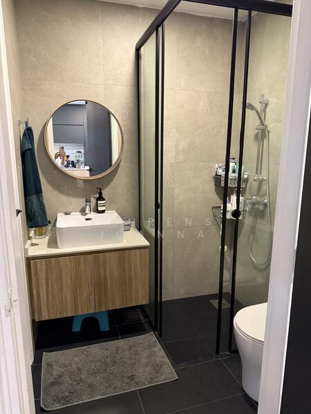 Level 1 Bathroom