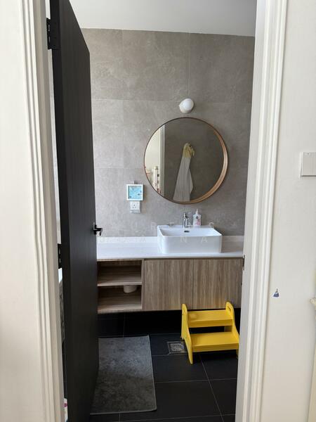 Level 3 Bathroom 1