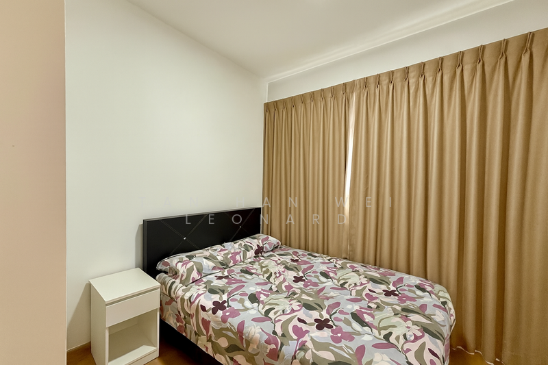 AI Decluttered Common Bedroom