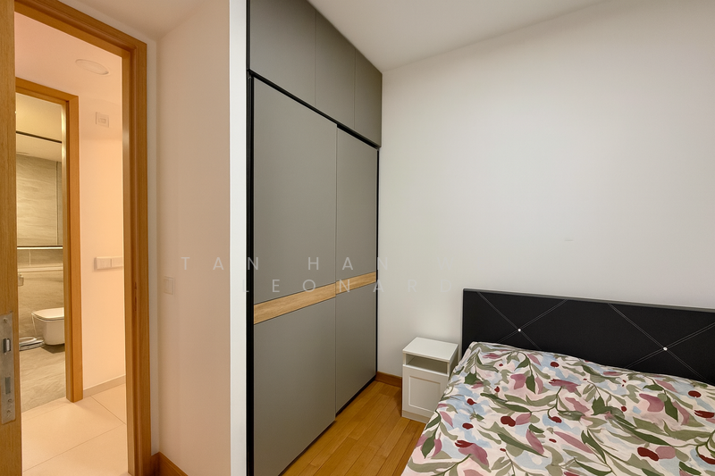 AI Decluttered Common Bedroom