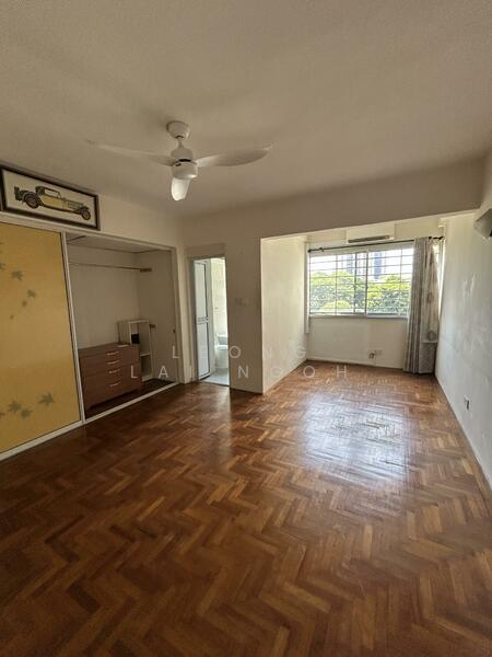 Junior bedroom with en-suite facility