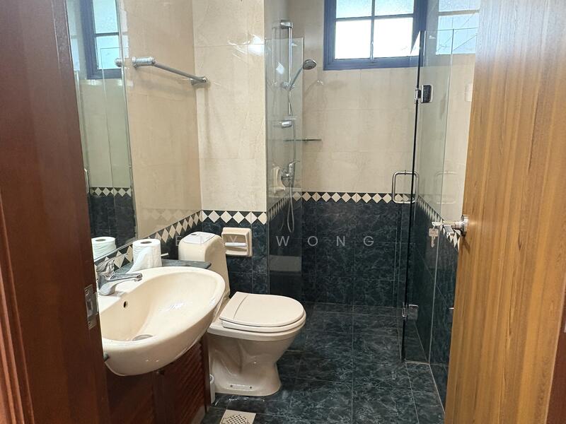Common Bathroom (Jack & Jill)