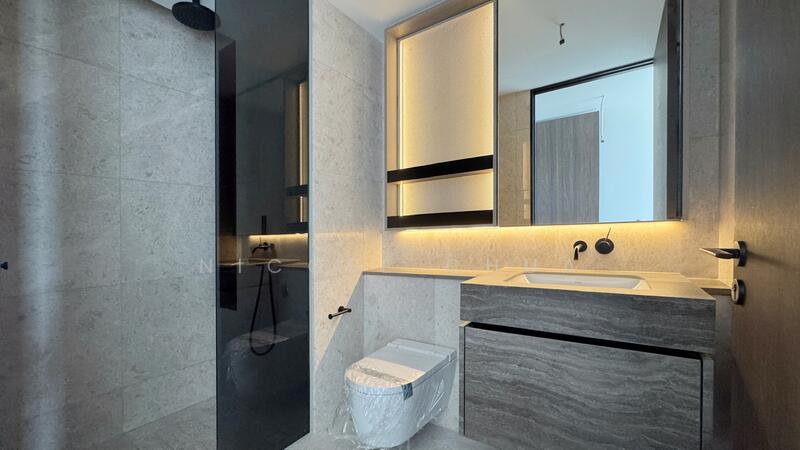 The Reef at King's Dock, 20 Harbourfront Avenue, Orchard / River Valley, 3 Bedrooms, 1,076 sqft, Condominium For Sale, by Nicole Chua, 60150481 - Master Bathroom - PropertyGuru.com.sg