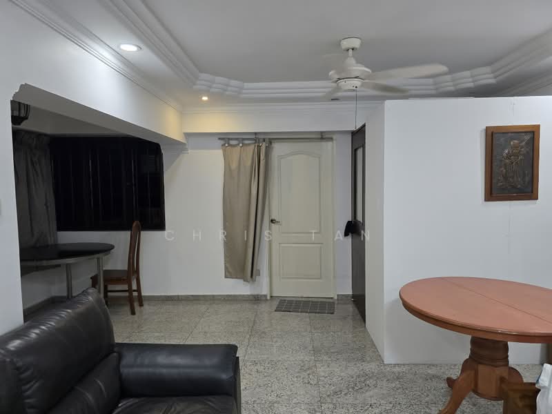 298B Compassvale Street, 298B Compassvale Street, 3 Bedrooms, 1,216 sqft, HDB Flat For Sale, by Chris Tan, 60150491 - Living Room - PropertyGuru.com.sg