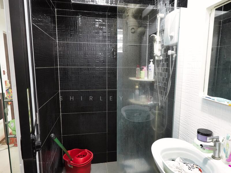 Common Bathroom 