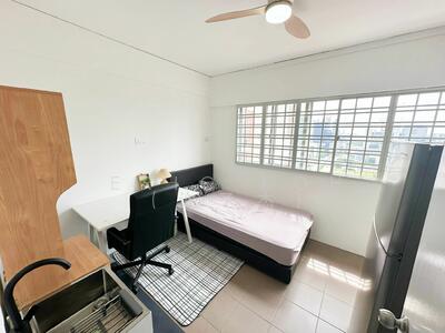 For Rent - People's Park Complex