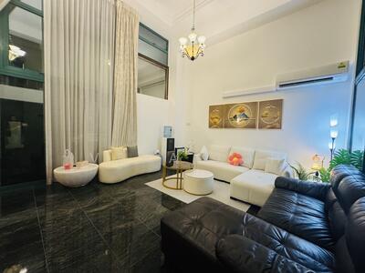 For Rent - Kew Crescent