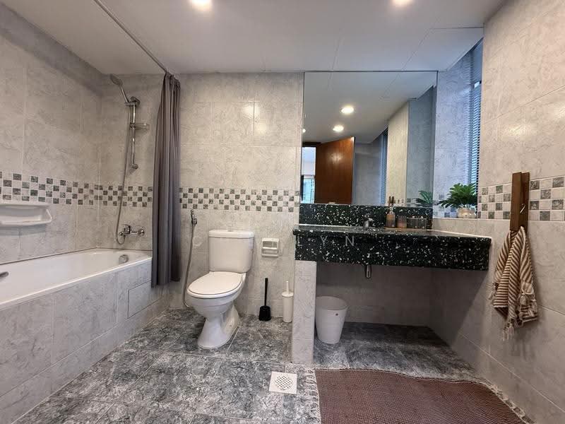 UE Square, 205 River Valley Road, Orchard / River Valley, Room Rental, 120 sqft, Apartment For Rent, by Cherlyn Wang, 60150825 - MBR4 Bathroom - PropertyGuru.com.sg