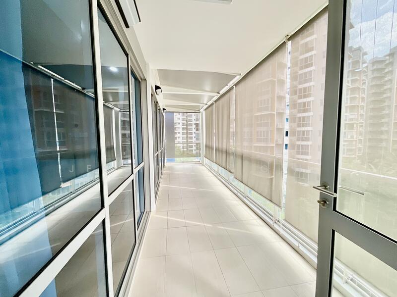 Long Balcony allow all Bedrooms acess 