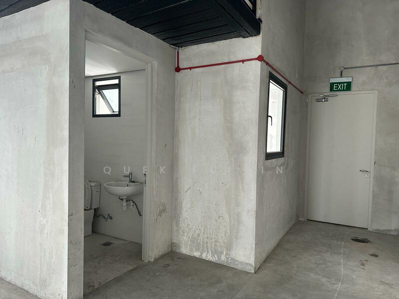Freehold Industrial Building in Alexandra for Sale, , 36,883 sqft, Light Industrial (B1) For Sale, by Quek Fu Jin, 60151127 - Bathroom - CommercialGuru.com.sg
