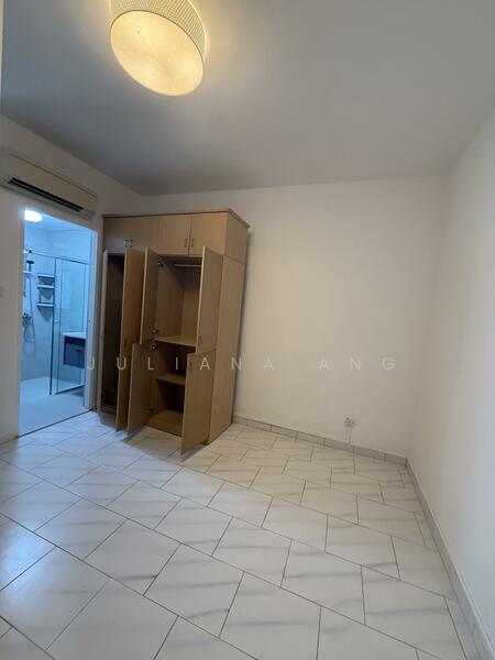 1st Level Bedroom 5 ensuite